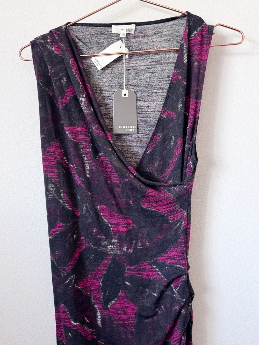 Wilfred Floral Ruched V-Neck Midi Dress in Black and Burgundy - Picture 3 of 13